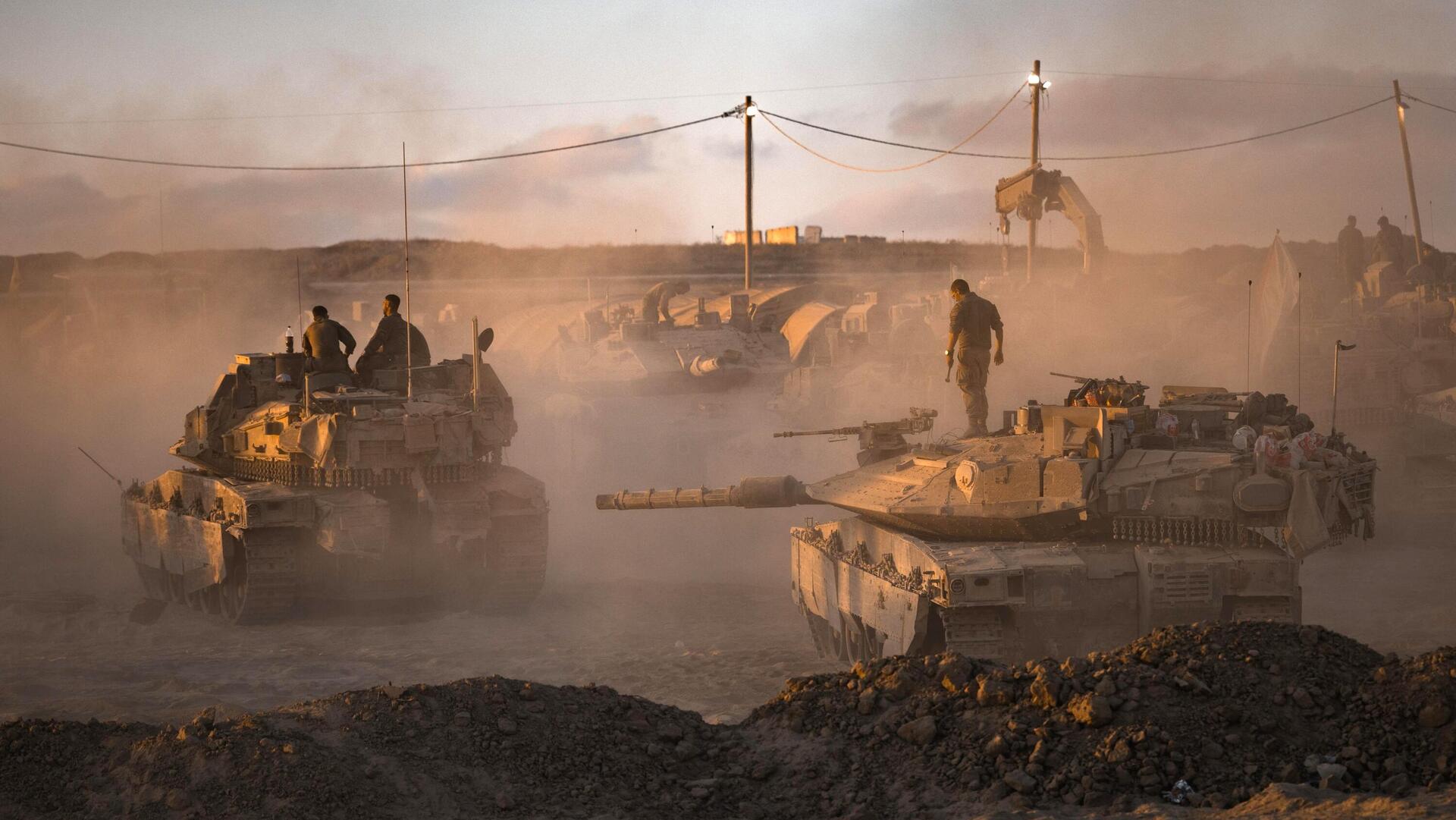 טנקים של צה"ל בגבול רצועת עזה