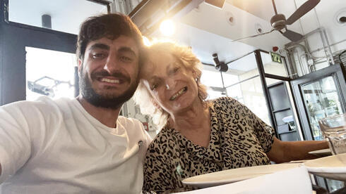 Maor Shlomo and his mother. (Photo: from interviewee) מאור שלמה ואימא שלו מוסף