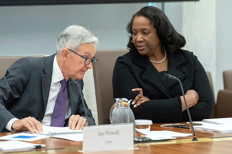 ליסה קוק מושלת ב פדרל ריזרב פד ו יו"ר הפד ג'רום פאוול ביוני 2025