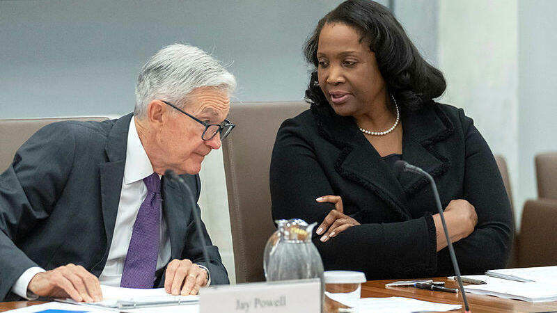 ליסה קוק מושלת ב פדרל ריזרב פד ו יו"ר הפד ג'רום פאוול ביוני 2025