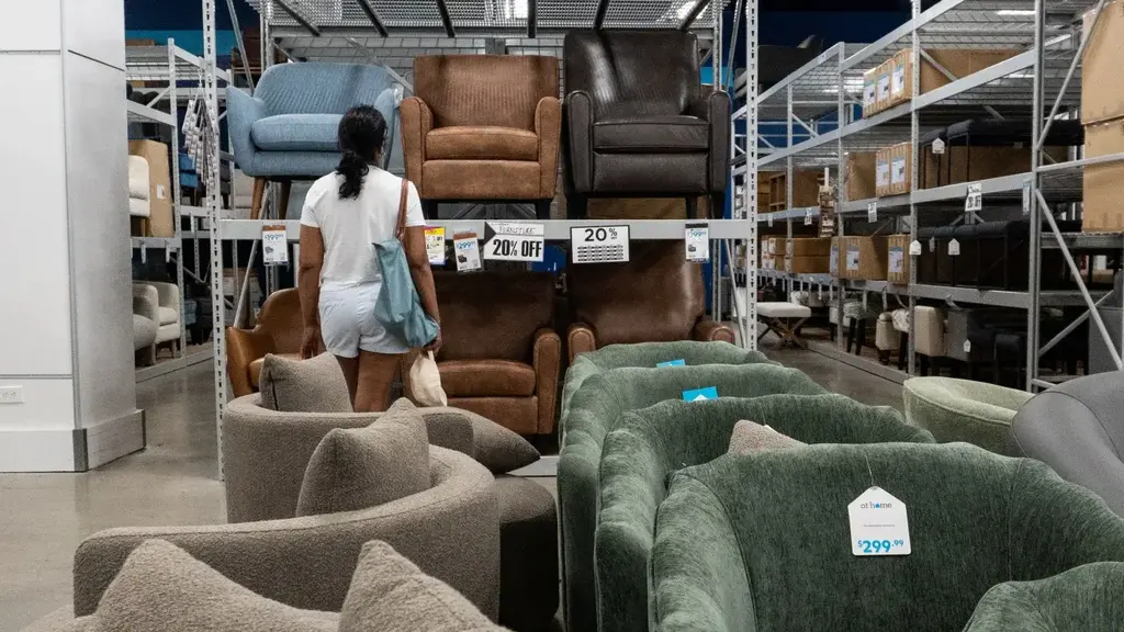 חנות רהיטים בארה"ב (צילום: רויטרס) חנות רהיטים ב ארה"ב