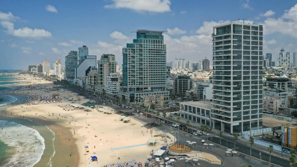 הטיילת תל אביב חוף הים אוגוסט 2025