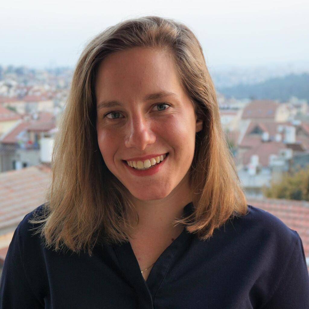 הילה אביב ירושלמי (צילום: ארז אביב) הילה ירושלמי חוקרת פוליטיקה ושלטון מקומי בתנועה ישראלית