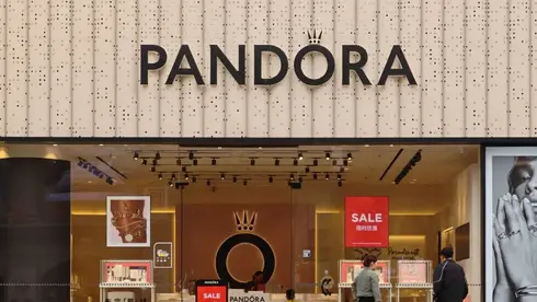 בעקבות הזינוק במחיר הכסף - פנדורה עוברת לייצר תכשיטים בציפוי פלטינה