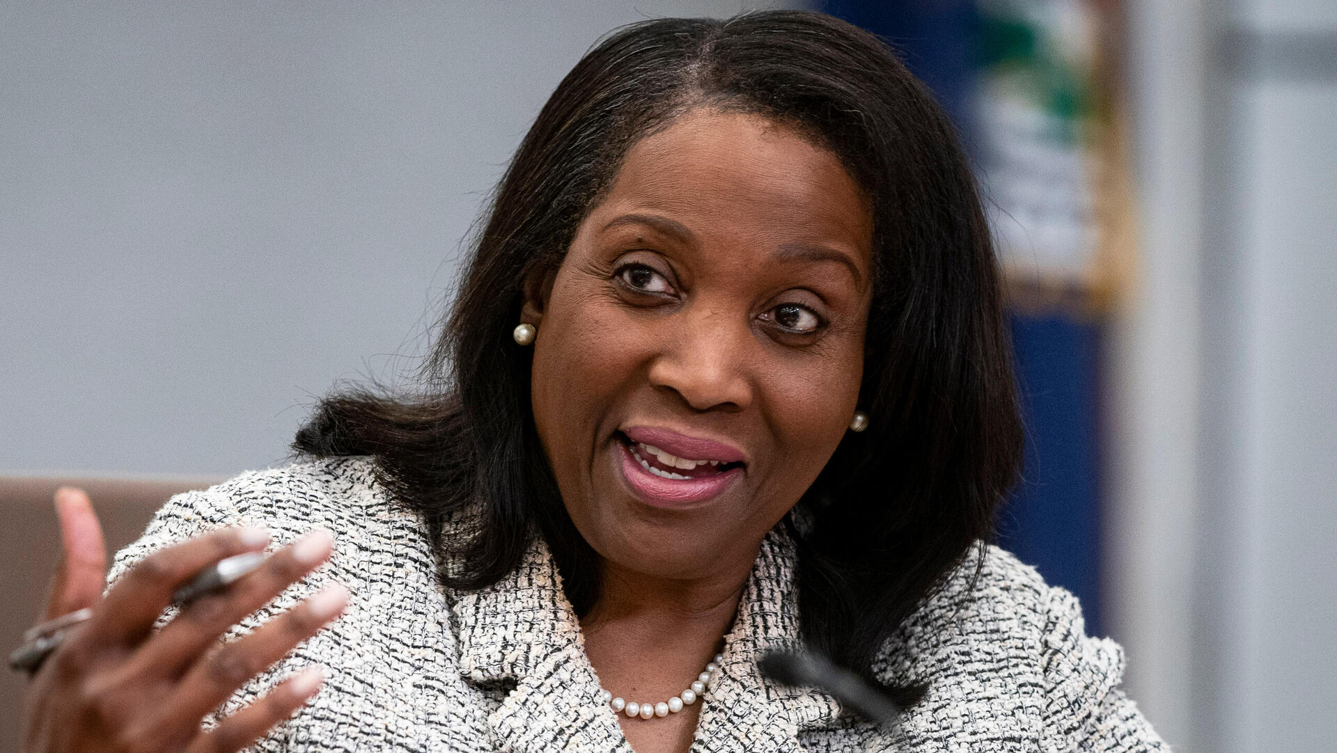 ליסה קוק מושלת ב פדרל ריזרב שטראמפ פיטר ב26.8.25