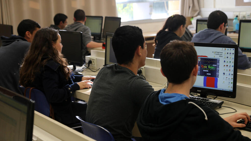 תלמידים במערכת החינוך (למצולמים אין קשר לכתבה) (צילום: יריב כץ) תלמידים ישראלים )למצולמים אין קשר לכתבה(. הרמה הנמוכה של מערכת החינוך מבטיחה עתיד רע לכולנו