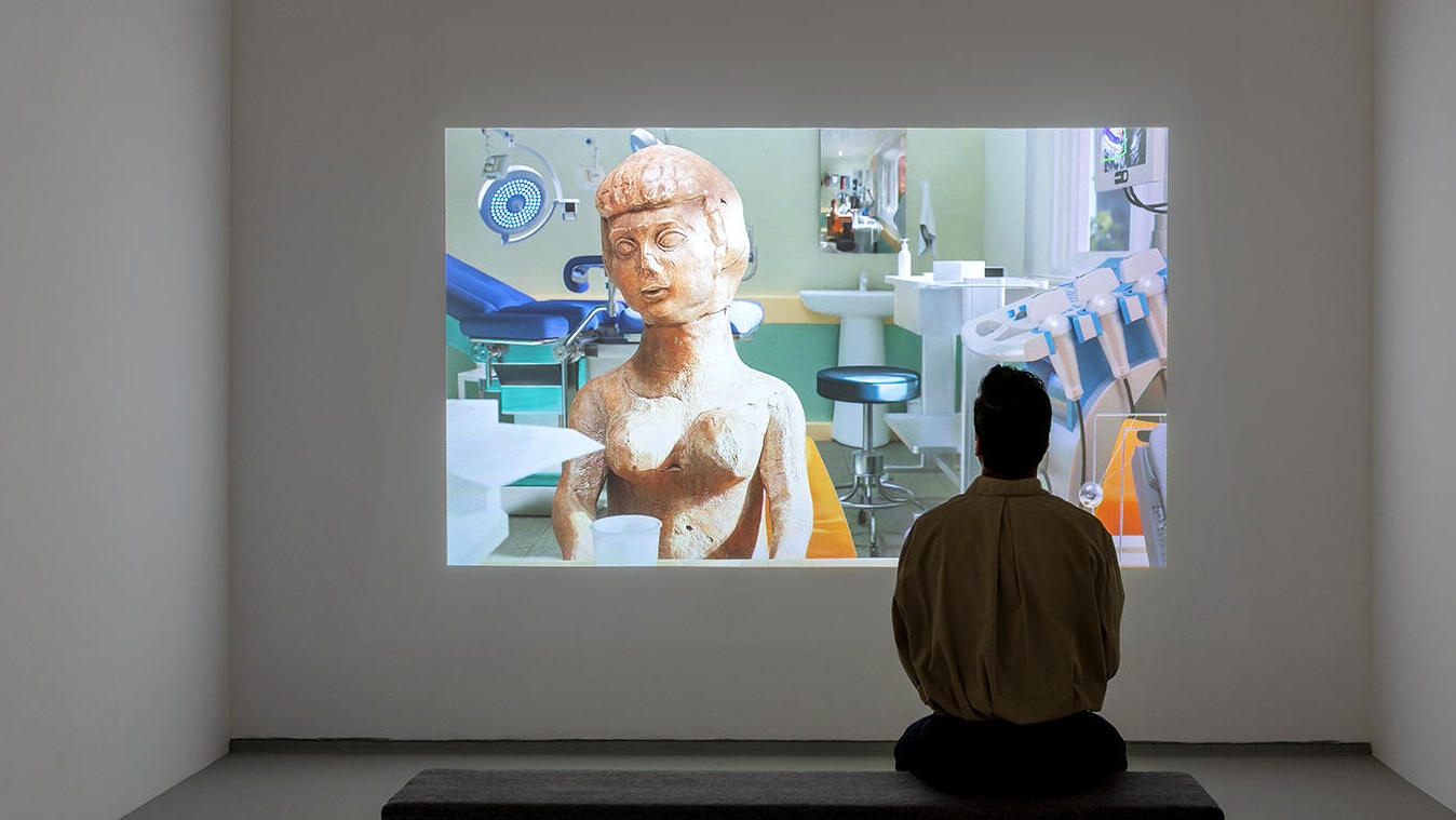 היצירה ארץ אם של האמנית רות פתיר פנאי