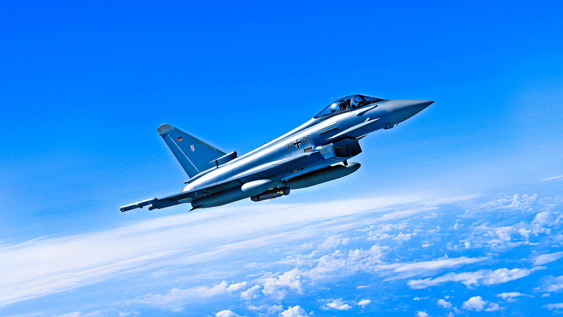 מטוס טייפון עם מערכת לייטנינג 5