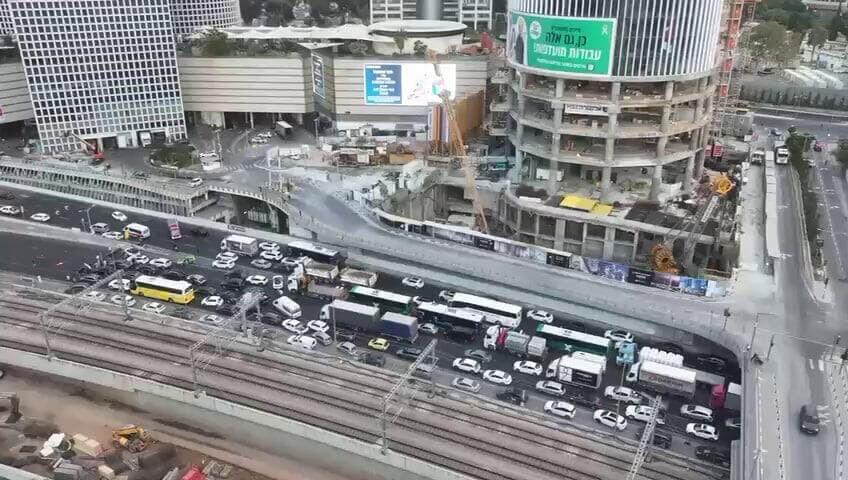 יום ההזדהות הלאומי חסימה ב נתיבי איילון צומת השלום