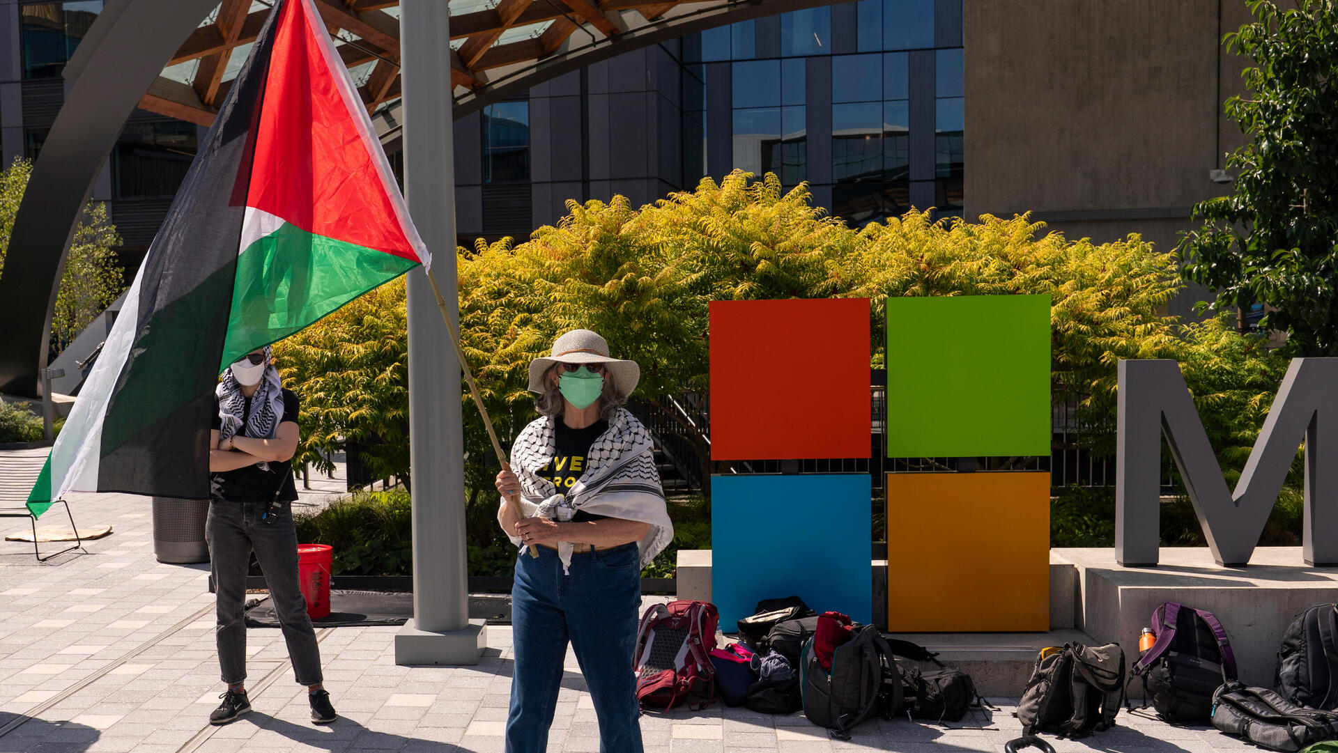 הפגנה פרו פלסטינית מפגינים פרו פלסטינים ב מטה מיקרוסופט ברדמונד 19.8.25