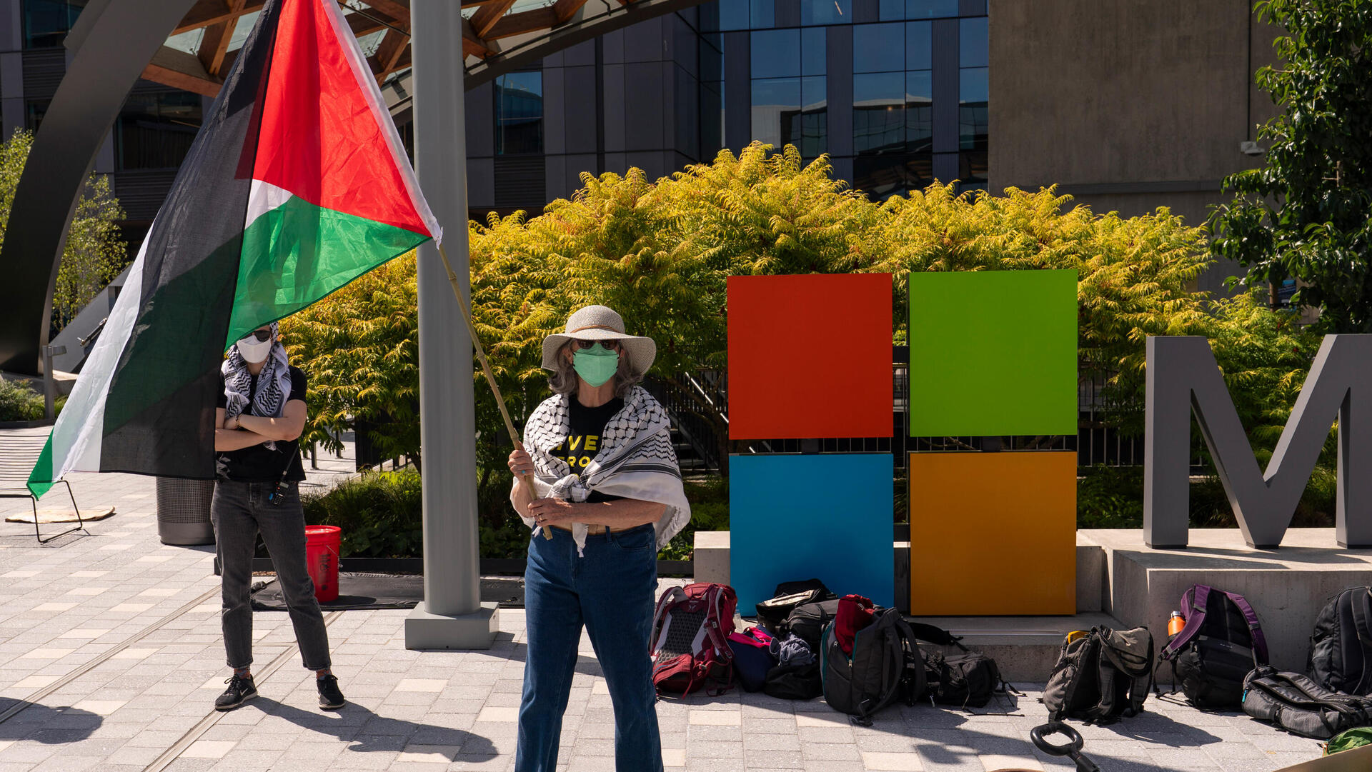 הפגנה פרו פלסטינית מפגינים פרו פלסטינים ב מטה מיקרוסופט ברדמונד 19.8.25