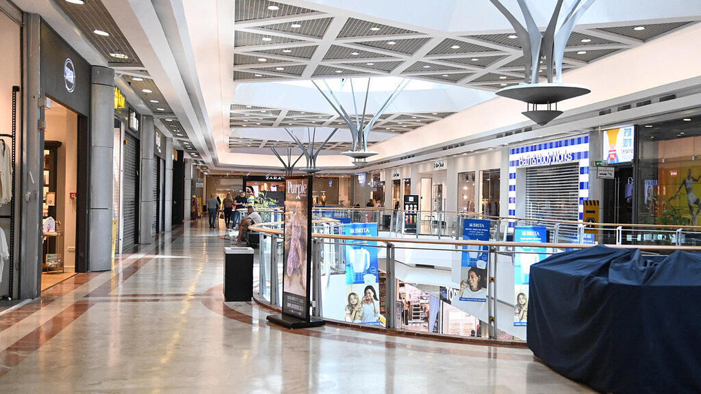 קניון סגור (צילום: יאיר שגיא) חנויות סגורות קניון סגור