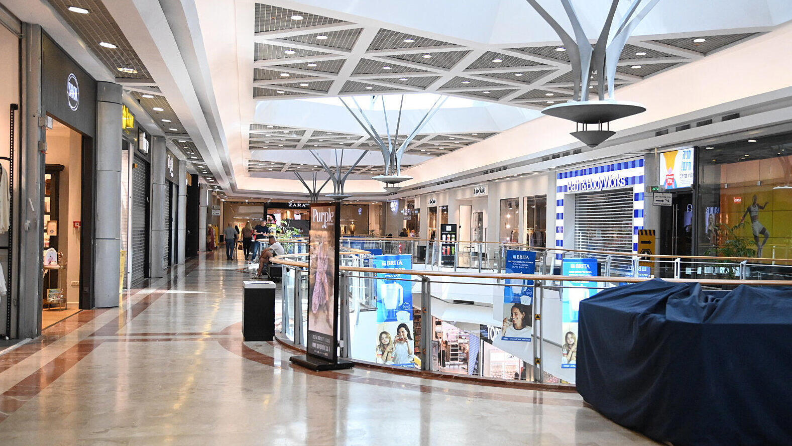 חנויות סגורות קניון סגור