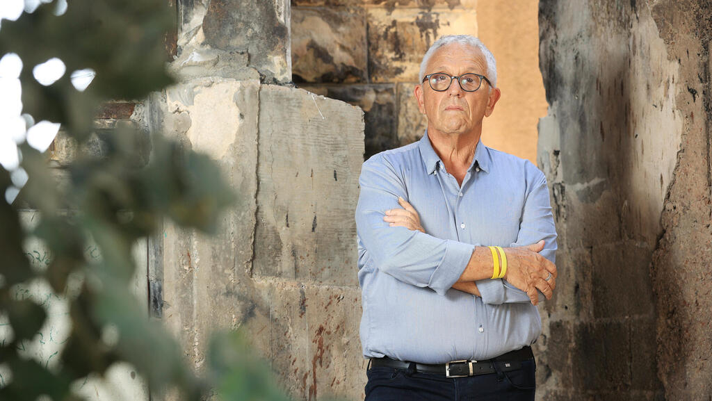 פרופ' רוני סטריאר (72), גר בזכרון יעקב, נשוי+3 • השכלה: ד"ר בעבודה סוציאלית מהאוניברסיטה העברית • תפקידים קודמים: פרופ' אמריטוס לעבודה סוציאלית באוניברסיטת חיפה, מייסד המרכז הבינתחומי לחקר העוני וההדרה החברתית באוניברסיטת חיפה, סמנכ"ל הקרן החדשה לישראל • היה מנהל בית הספר ליפתא לנערים נושרים בירושלים (צילום: אלעד גרשגורן) ראיון שבועי - פרופ' רוני סטריאר היו"ר היוצא של המועצה הלאומית לביטחון תזונתי