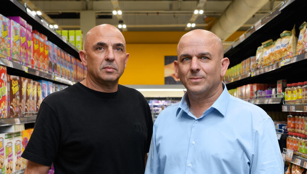 מימין שלומי אמיר ו יוסי אמיר האחים אמיר בעלי השליטה ב שופרסל