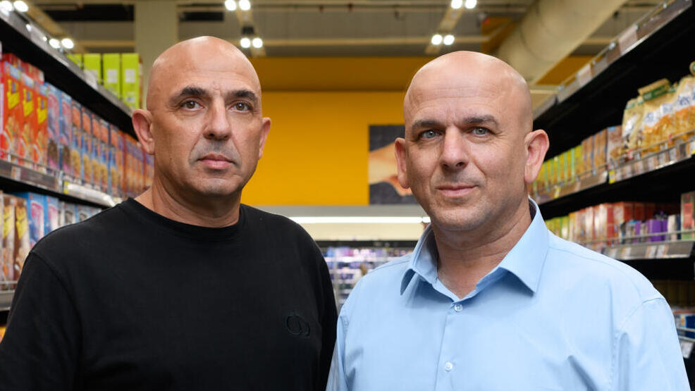 מימין שלומי אמיר ו יוסי אמיר האחים אמיר בעלי השליטה ב שופרסל