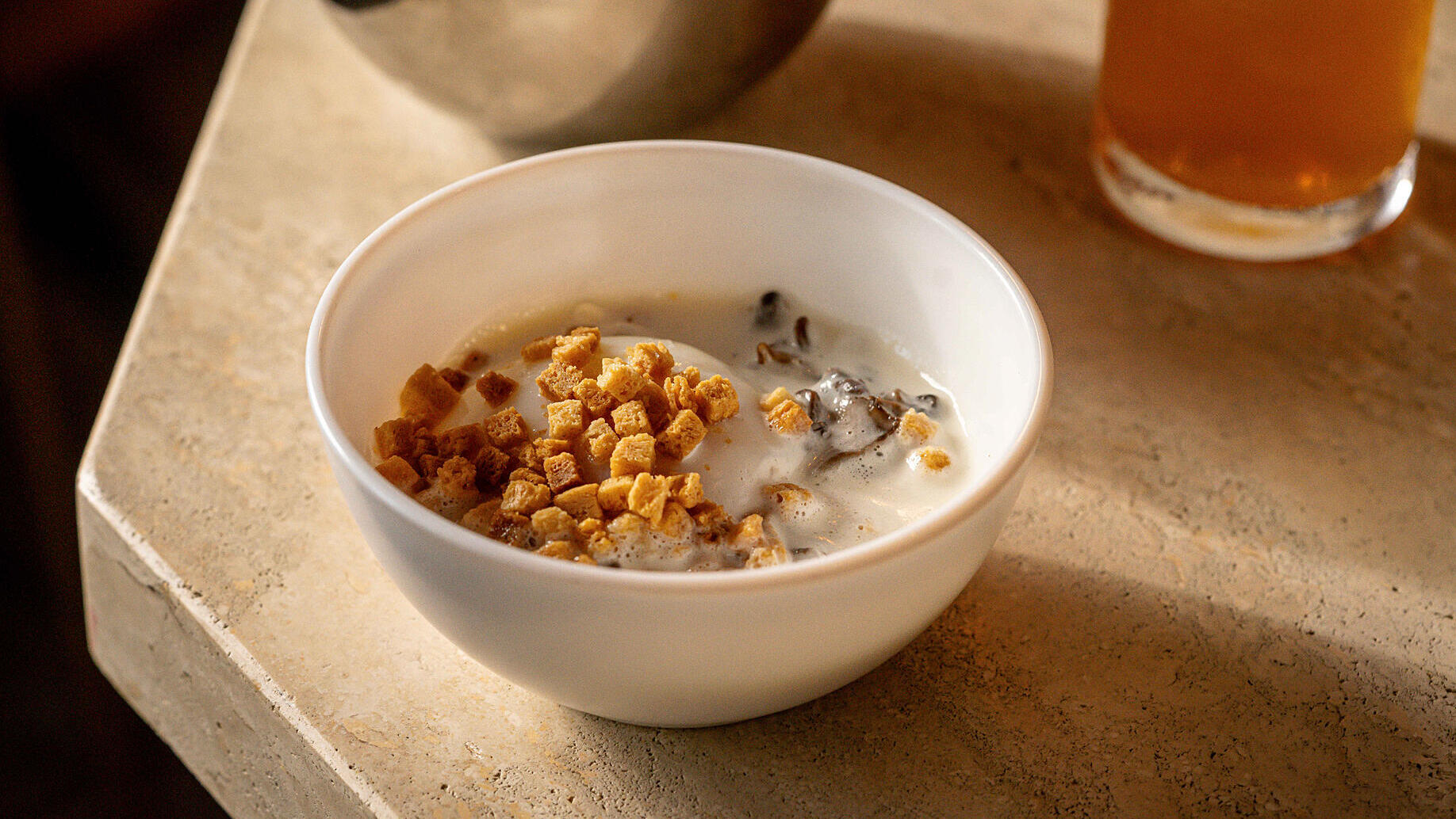 פנאי ביצה עם קרוטונים פטריות וקרם פקורינו השף יוסי שטרית 