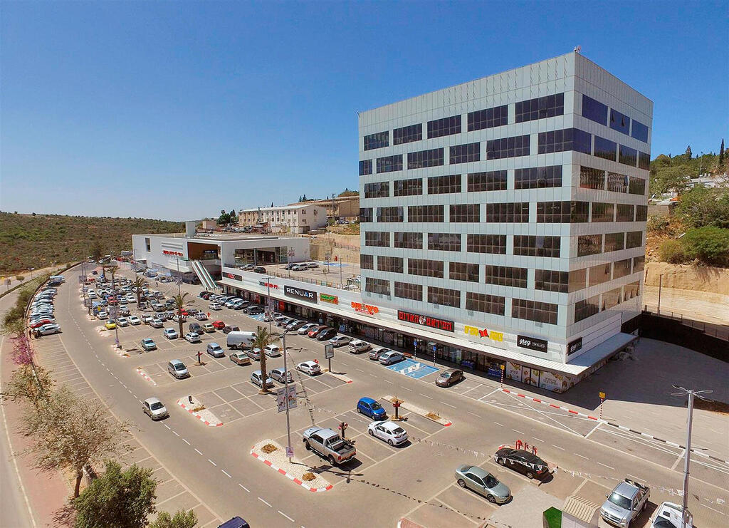 מרכז מסחרי של מגה אור באריאל (צילום: אתר מגה אור) קניון משרדים רמי לוי מגה אור אריאל