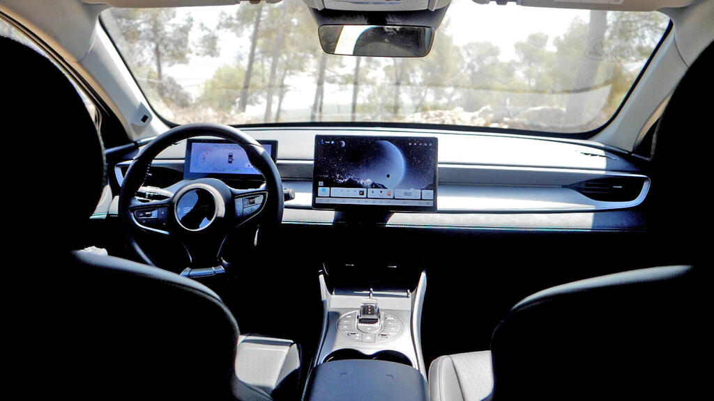 5 BYD מבפנים. הסוף למסך המגע המסתובב (צילום: ירון שרון) מבחן רכב סיל 5 BYD מבפנים