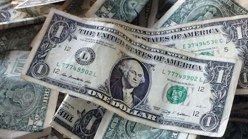 הדולר עובר לירידות על רקע החקירה של ממשל ארה"ב נגד יו"ר הפד
