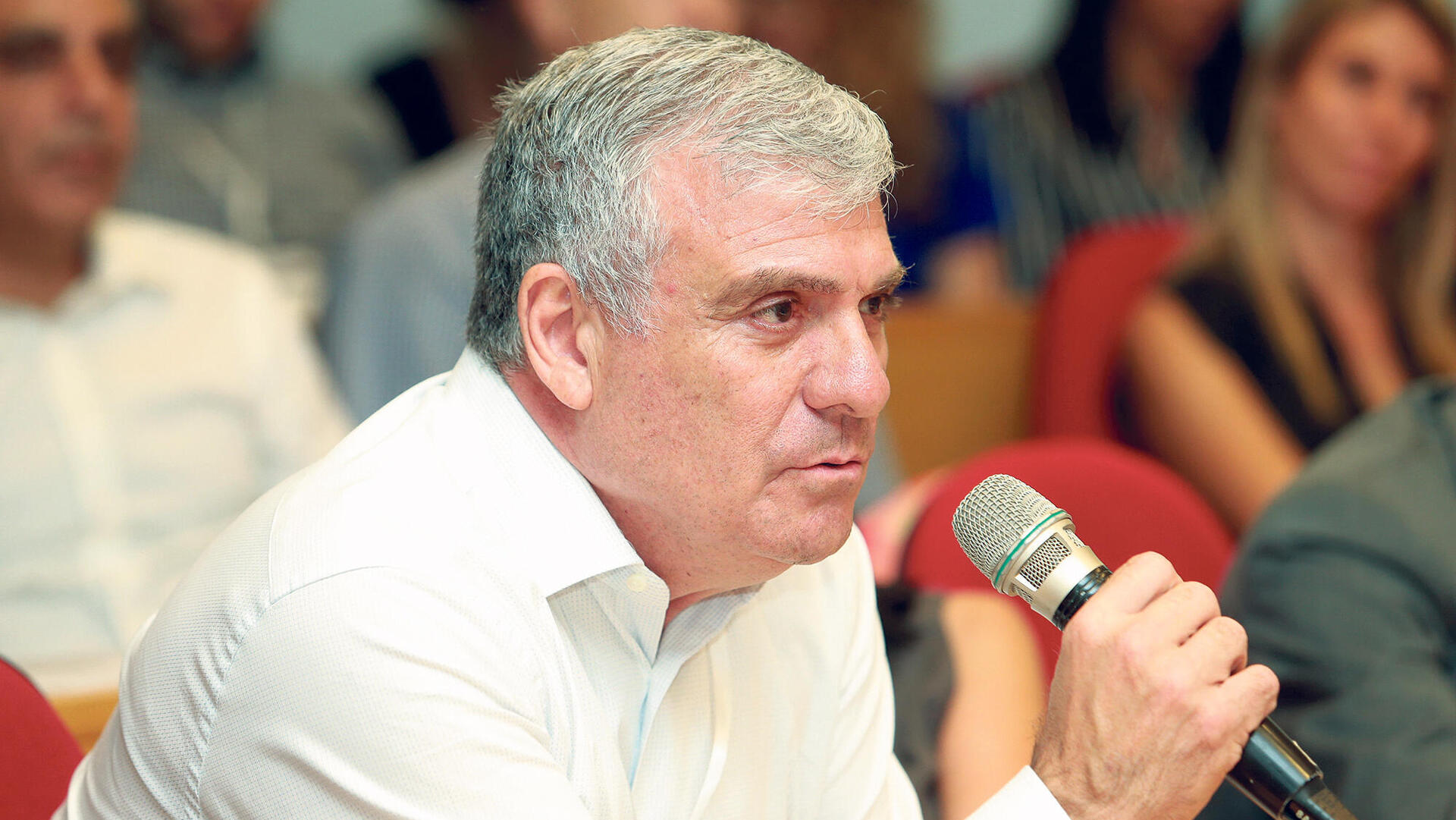 אבי לוי מנכ"ל ובעל שליטה ב להב אל. אר.