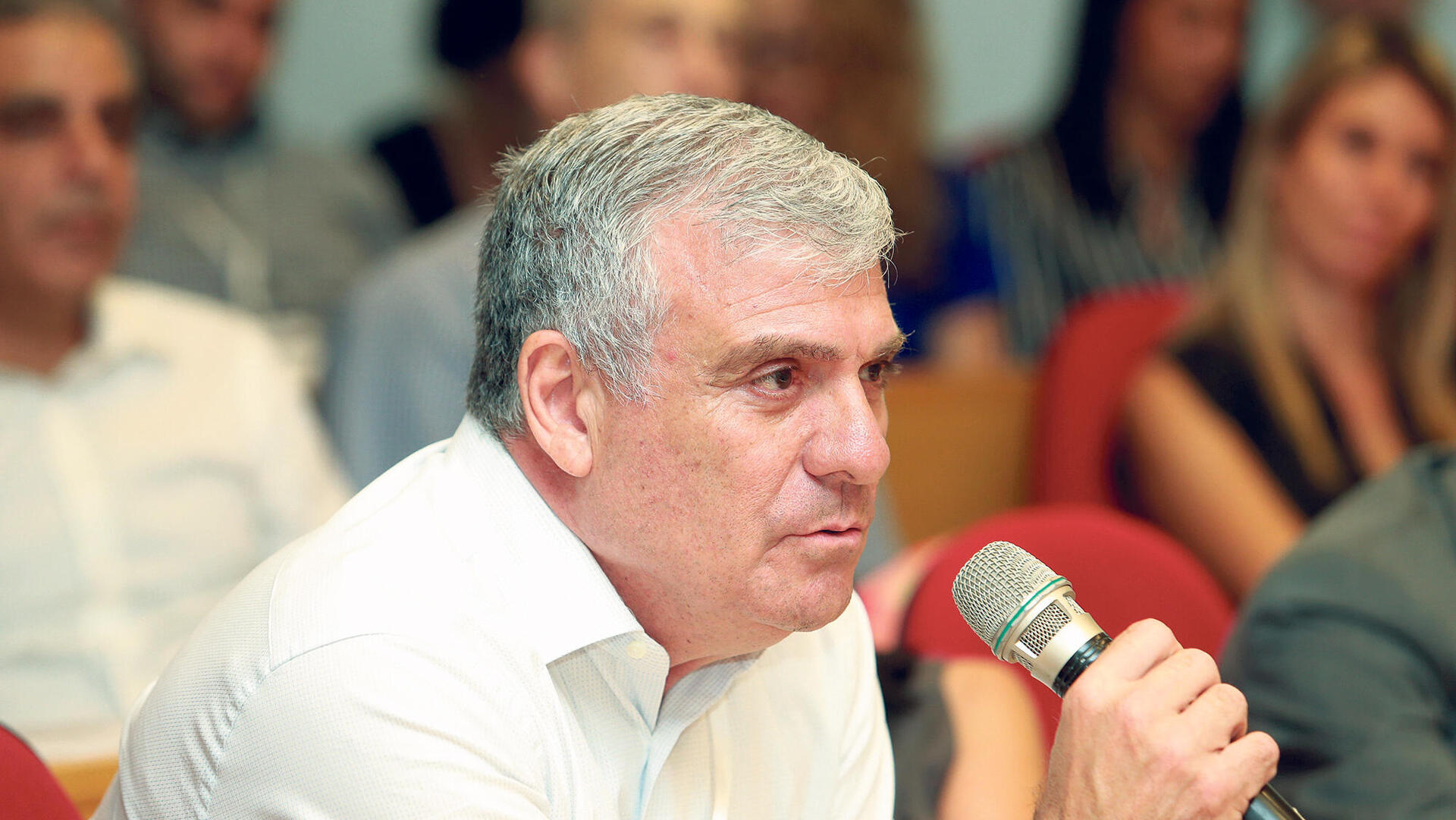 אבי לוי מנכ"ל ובעל שליטה ב להב אל. אר.