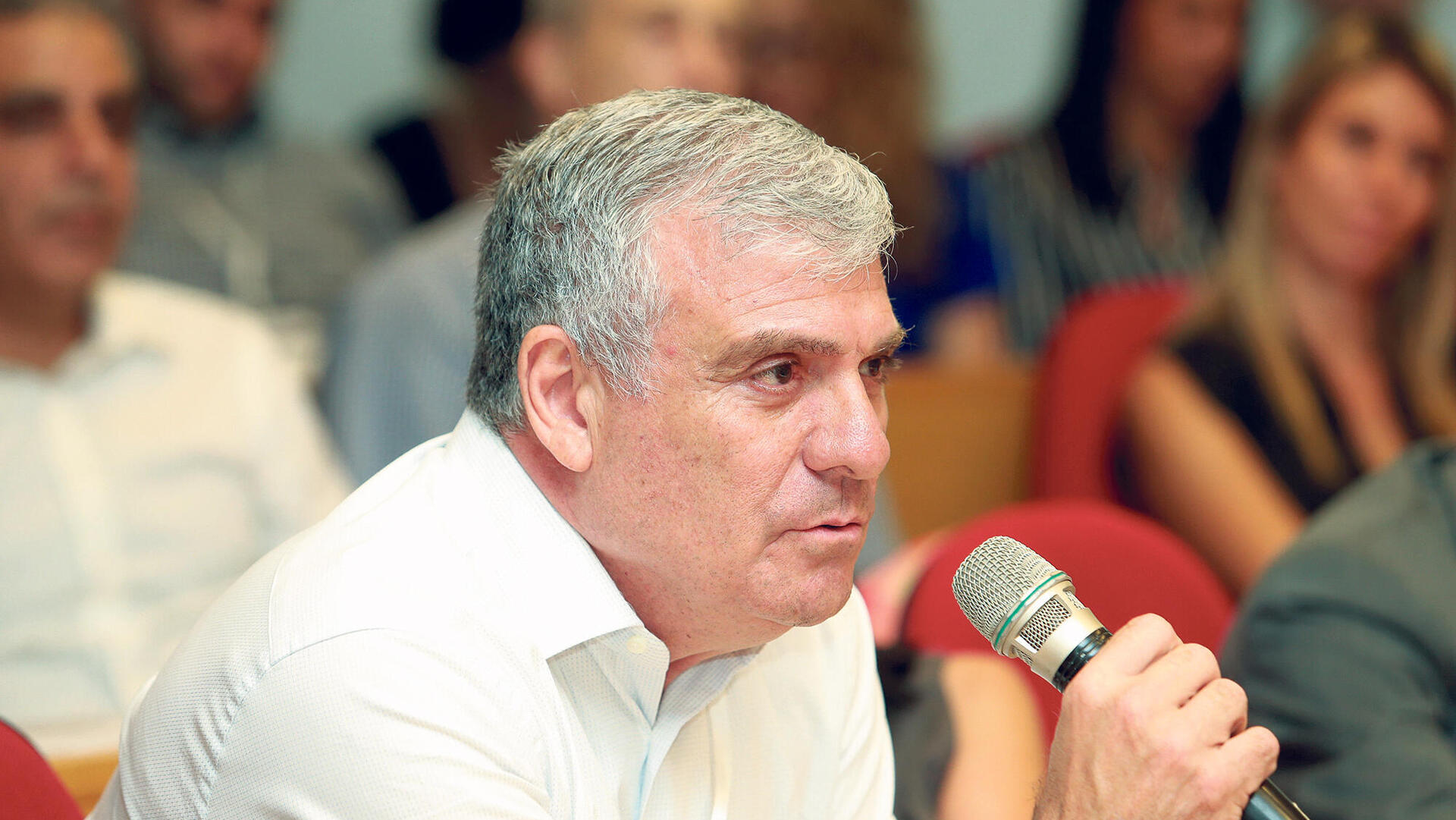 אבי לוי מנכ"ל ובעל שליטה ב להב אל. אר.