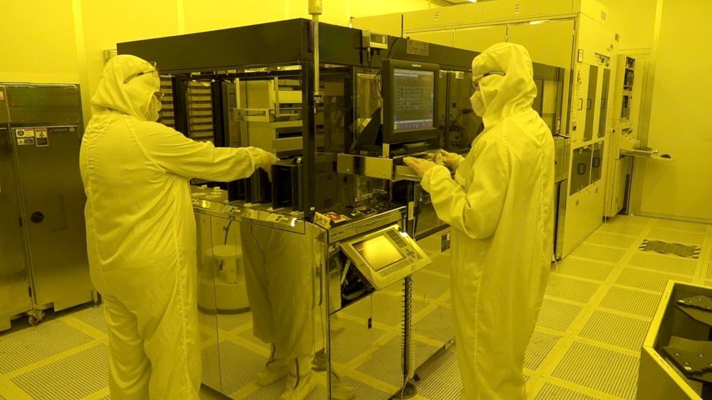 Semiconductor Devices Lithography Cleanroom (Photo: Asaf Ronen) Semiconductor Devices Lithography Cleanroom