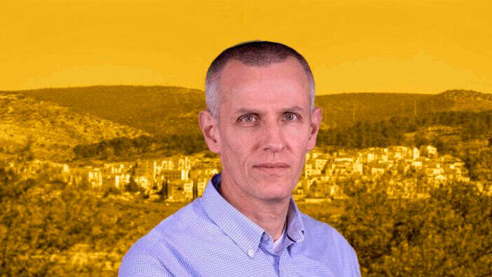  רמי ינקי קוינט על רקע בית שמש 