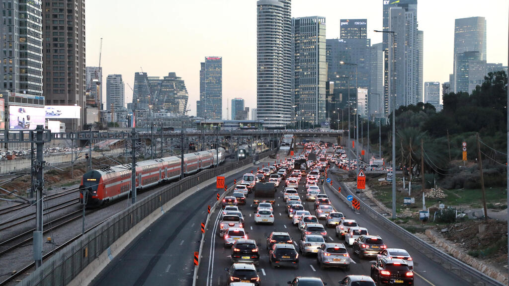 פקקים בכניסה לתל אביב. מס הגודש יבוטל? (צילום: דנה קופל) יש פקקים או אין פקקים? מתברר שזה תלוי רק בשאלה אם אתם ביביסטים או מתנגדים