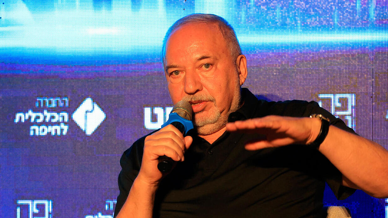 כנס העתיד הכלכלי של מטרופולין חיפה  - אביגדור ליברמן יו"ר ישראל ביתנו בשיחה עם צבי זרחיה