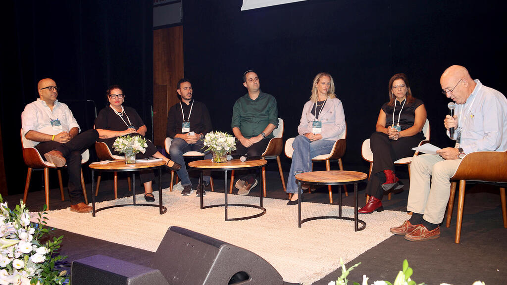 ועידת עמותת אנוש - פאנל מענים חדשניים בבריאות הנפש לנוער וצעירים - עפר בבלי אריק כהן מורן מזרחי ד״ר אשר ולר ד“ר טליה סקר אחמד מוהנא ו יפעת שמואלביץ