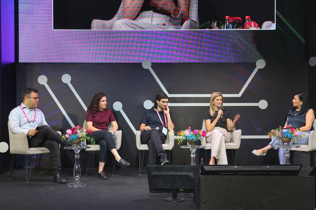 כנס AI - פאנל AI Nation המוחות שמובילים את גל הבינה המלאכותית הישראלי - מימין סופי שולמן חמוטל מרידור ד"ר דין לייטרסדורף שירן בראלי ו אור דנון