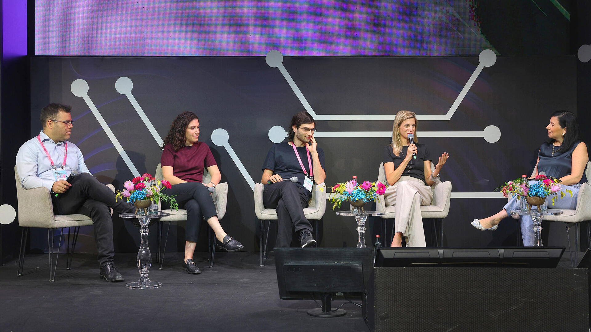 כנס AI - פאנל AI Nation המוחות שמובילים את גל הבינה המלאכותית הישראלי - מימין סופי שולמן חמוטל מרידור ד"ר דין לייטרסדורף שירן בראלי ו אור דנון