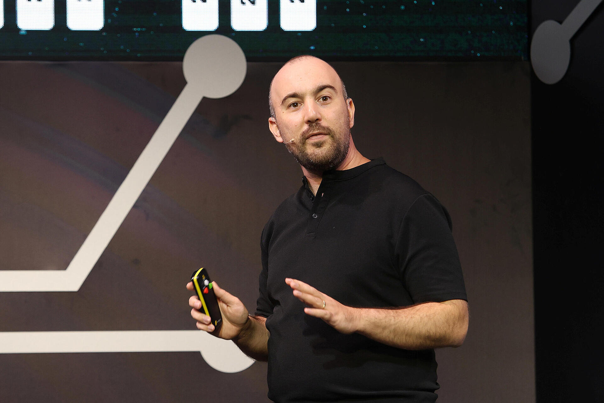 כנס AI - אורי אליאבייב מומחה AI ויועץ לארגונים חברות וממשלות