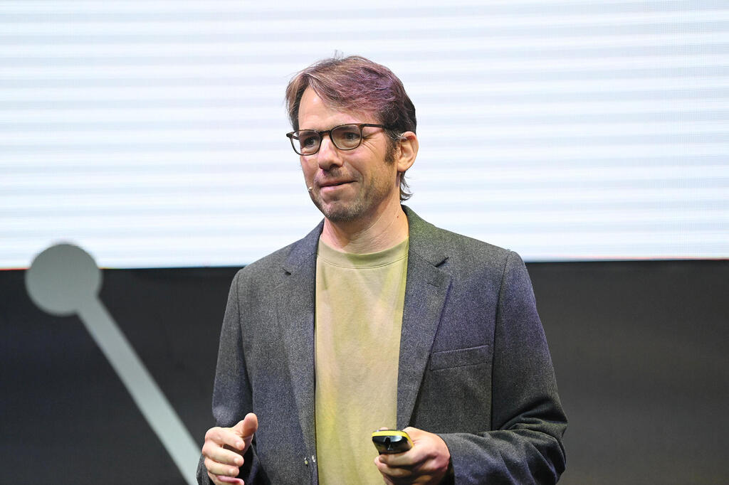 כנס AI - עמרי מרכוס אסטרטג תוכן מנהל קריאטיב ואיש פיתוח מתמחה בבינה