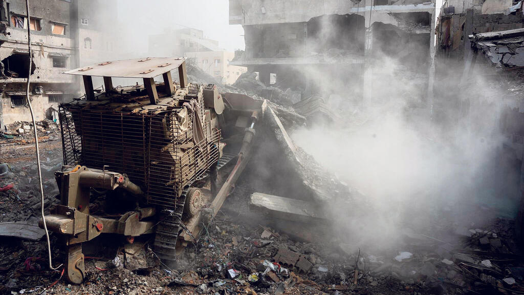 דחפור D 9 של צהל ב עזה