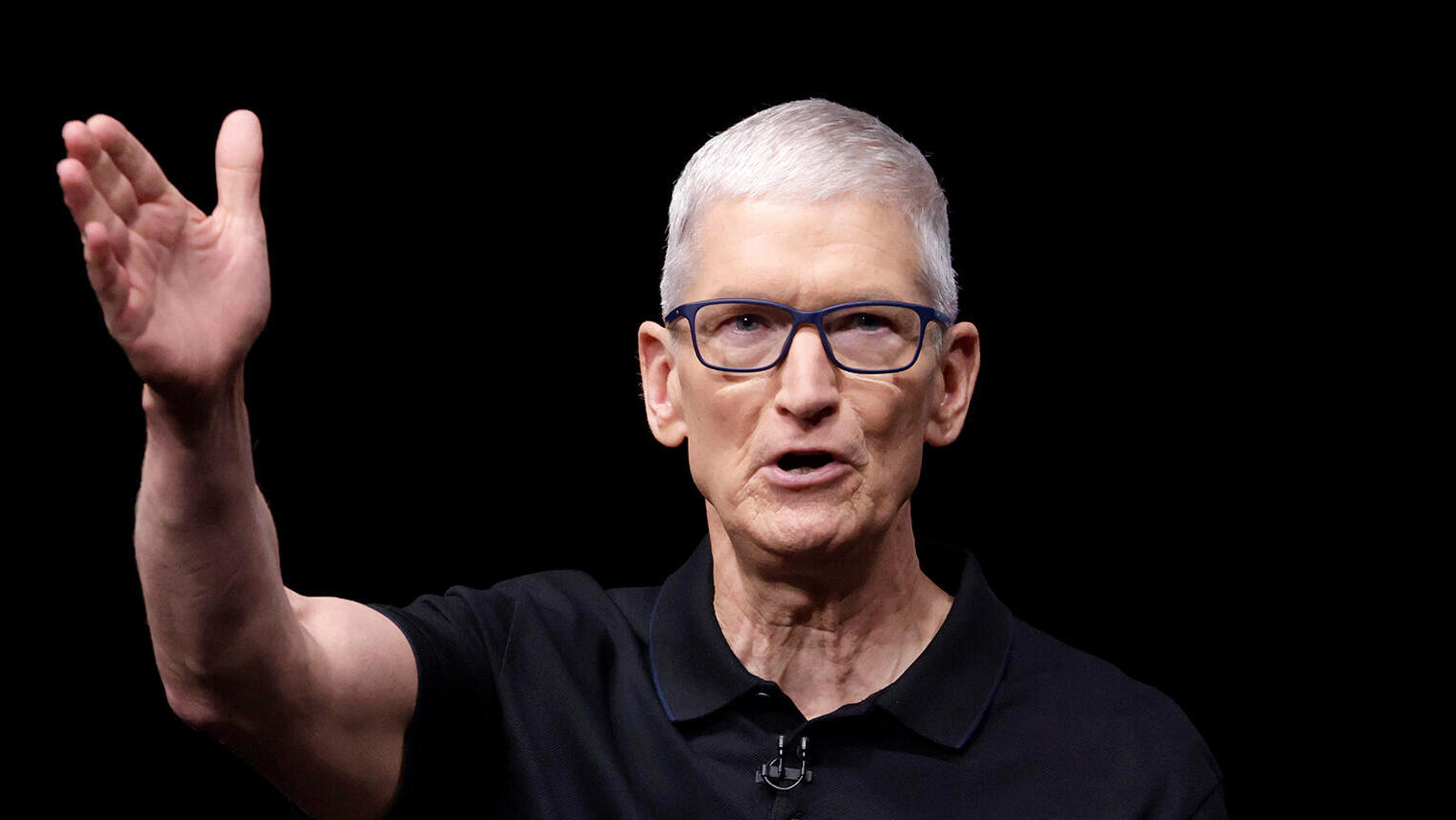 טים קוק ב להשקת אייפון 17 ב תיאטרון סטיב ג'ובס מטה חברת אפל ב קופרטינו קליפורניה
