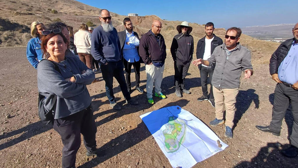 סיור הנהלת הקרן לשיקום מחצבות ב מחצבת יבנאל