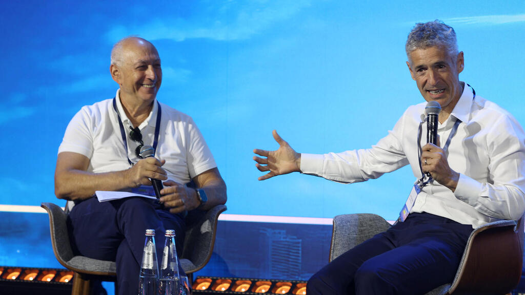 מנכ"ל המילטון ליין חואן דלגדו מוריירה וחמי פרס, מנכ"ל ומייסד קרן פיטנגו. "עכשיו זה ביג בלאגן", אמר חואן דלגדו על הזדמנויות הצמיחה הקיימות כיום לחברות (צילום: יריב כץ) אירוע ג'רני חסות מדיה מנכ"ל Hemilton Lane חואן דלגדו ו חמי פרס, מייסד קרן פיטנגו