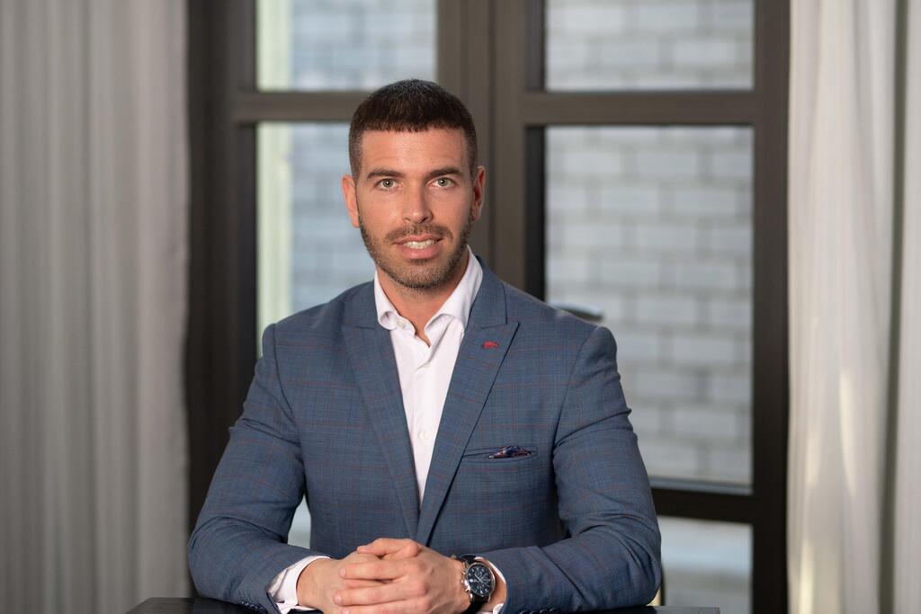 עו"ד יקיר שקרצי