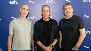 השקת בנק אש esh מימין ניר צוק שותף בבנק שמוליק האוזר יו"ר יובל אלוני מנכ"ל
