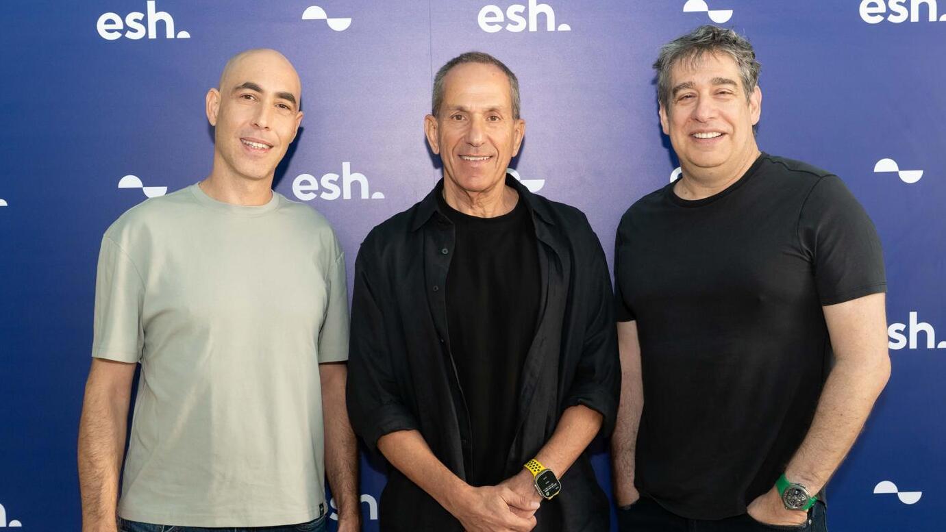 השקת בנק אש esh מימין ניר צוק שותף בבנק שמוליק האוזר יו"ר יובל אלוני מנכ"ל