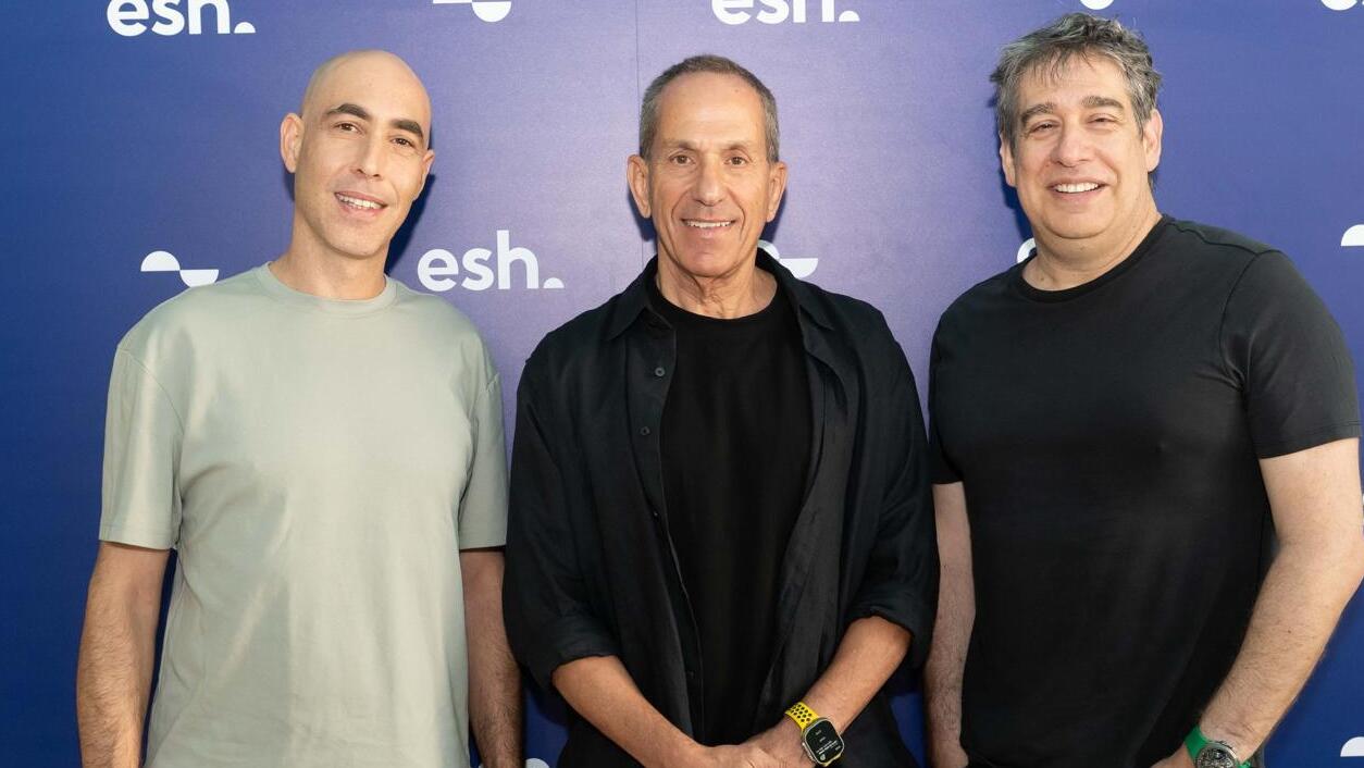 השקת בנק אש esh מימין ניר צוק שותף בבנק שמוליק האוזר יו"ר יובל אלוני מנכ"ל