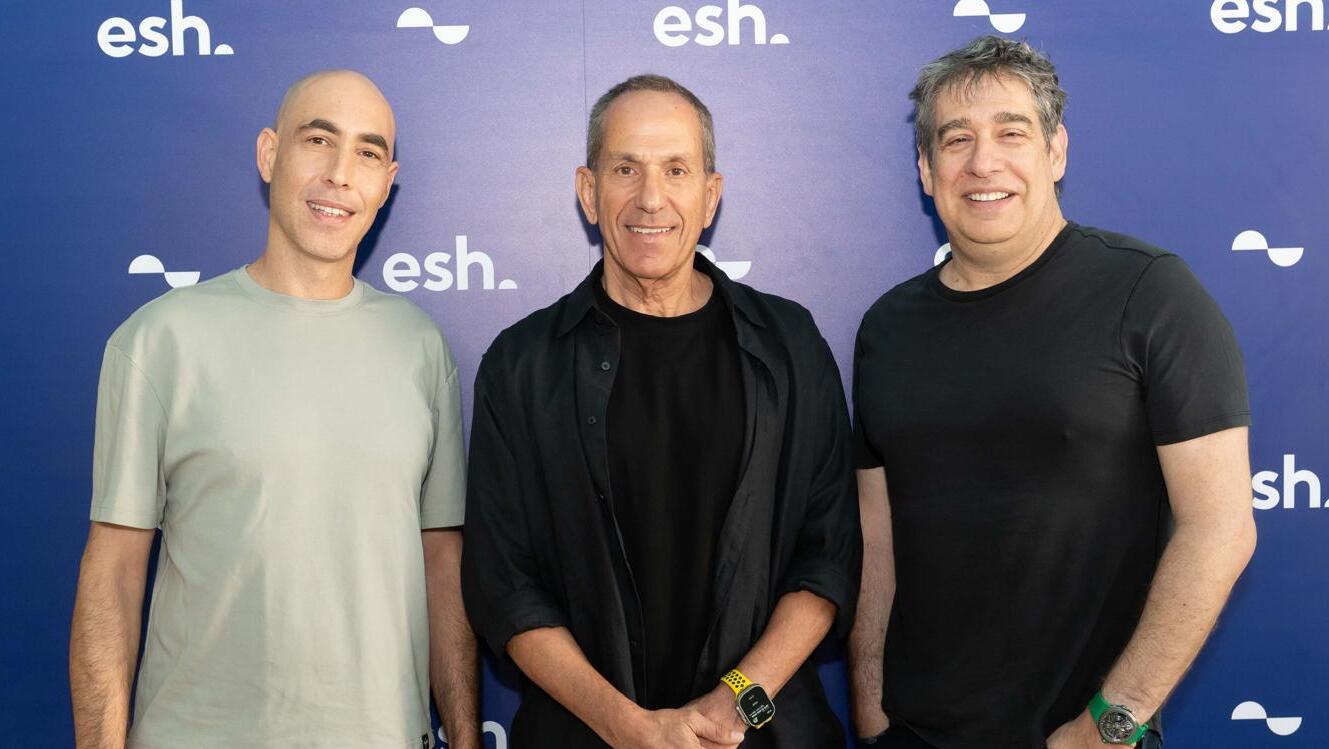 השקת בנק אש esh מימין ניר צוק שותף בבנק שמוליק האוזר יו"ר יובל אלוני מנכ"ל