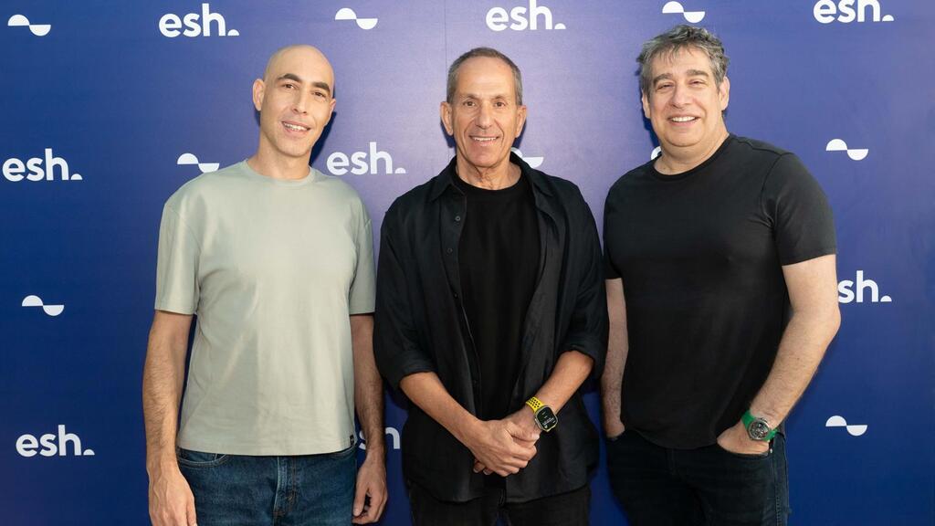 השקת בנק אש esh מימין ניר צוק שותף בבנק שמוליק האוזר יו"ר יובל אלוני מנכ"ל