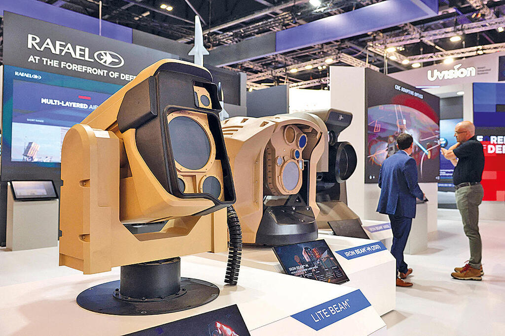 פיתוח לייזר של רפאל מוצג בתקשורת בתערוכת נשק בלונדון