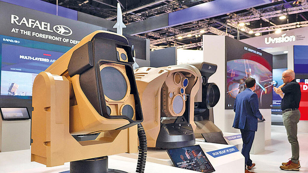 פיתוח לייזר של רפאל מוצג בתקשורת בתערוכת נשק בלונדון
