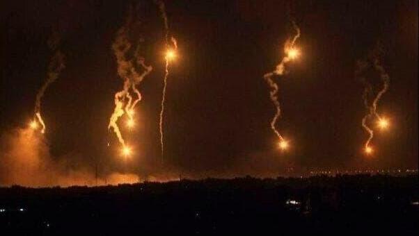 פצצות תאורה מעל עזה