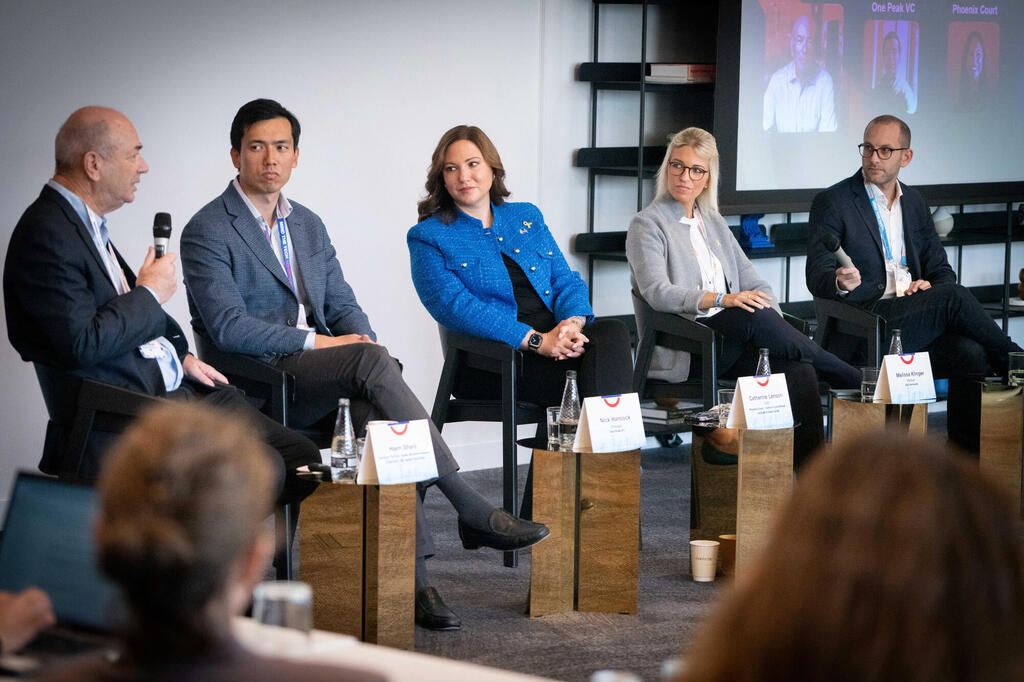 UK-Israel Tech Hub panel. (Photo: Shalev Shalom) ועידת לונדון - שולחן עגול UK-Israel Tech Hub חיים שני מימין רועי פורמן מליסה קלינגר קתרין לנסון, ניק הנקוק ו חיים שני